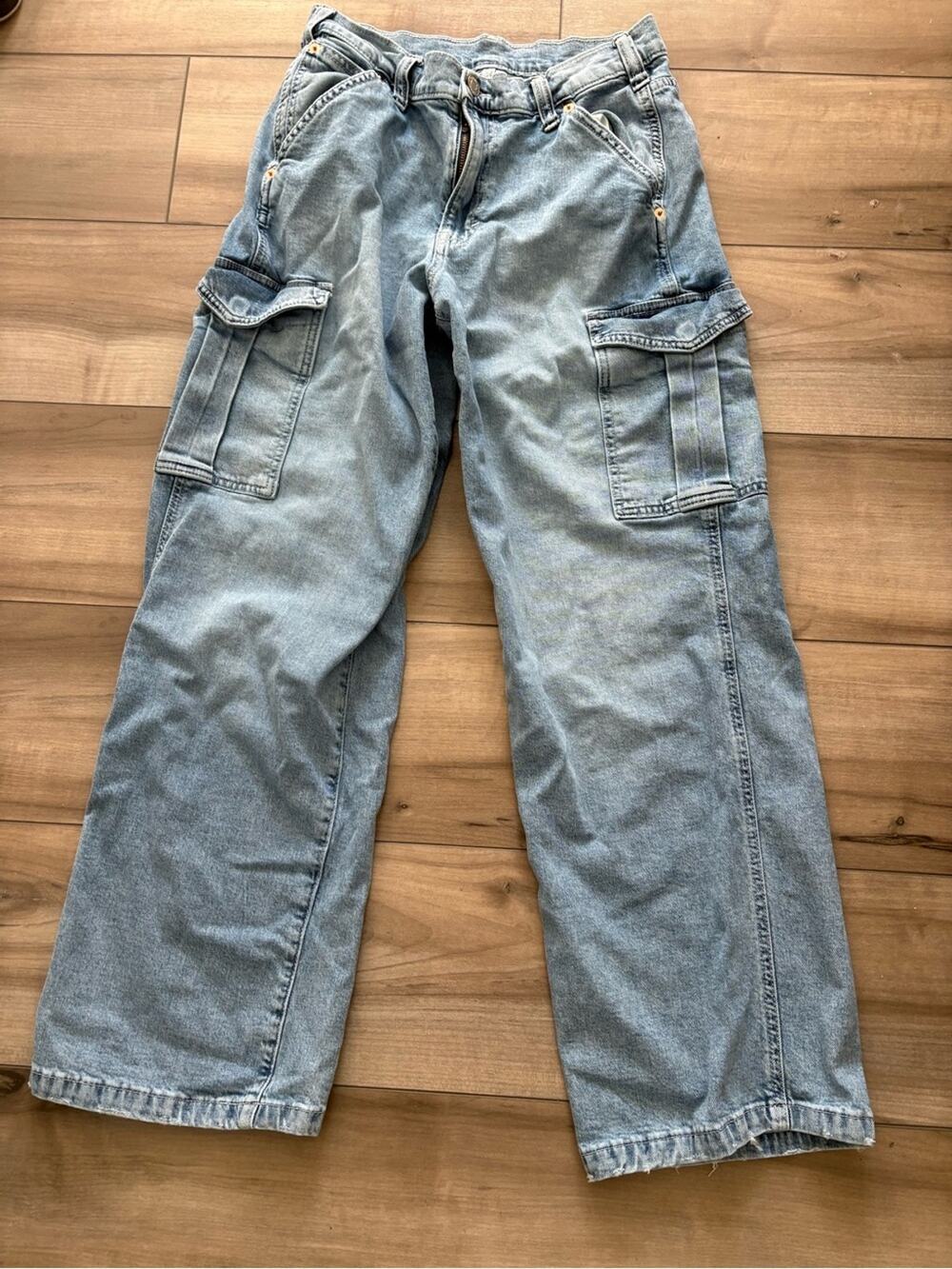 Gap '90s Loose Mid Rise Cargo Jeans Light Wash 28